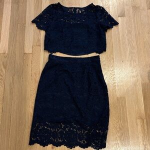 Elegant Black Lace Pencil Skirt